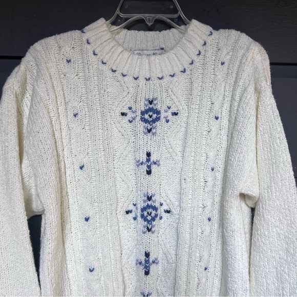 VINTAGE CARRIAGE COURT CABLE KNIT OVERSIZE SWEATER SIZE M - Picture 1 of 11